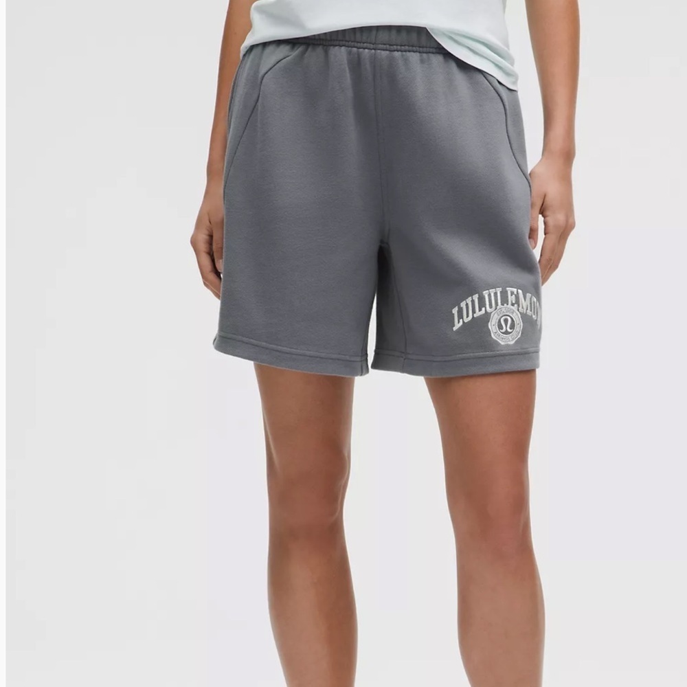 Lululemon Scuba Mid-Rise Oversized Short 7" Graphic Solar Grey Size XS NWT